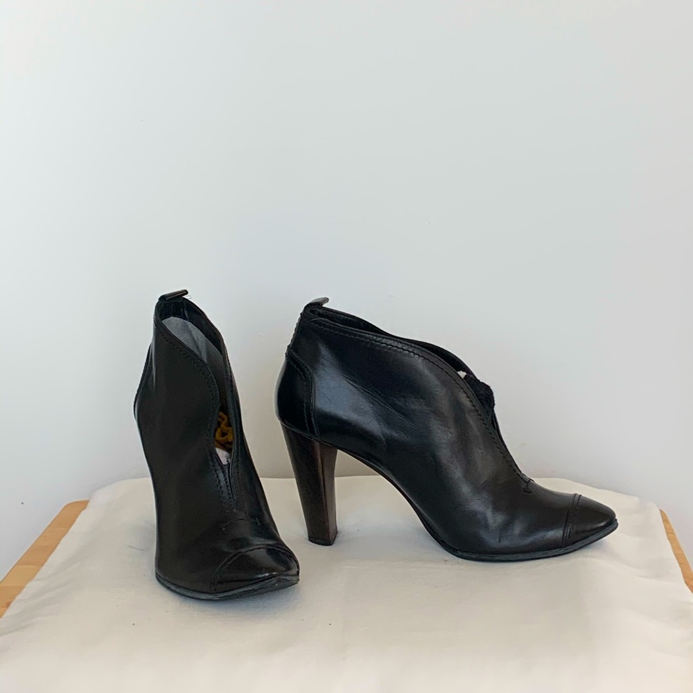 Short booties Costume National.